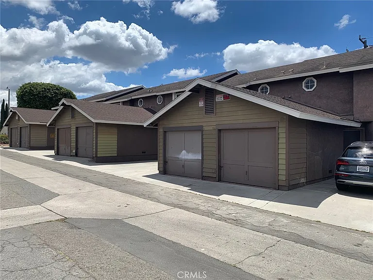 796 N Glassell St — Photo 2