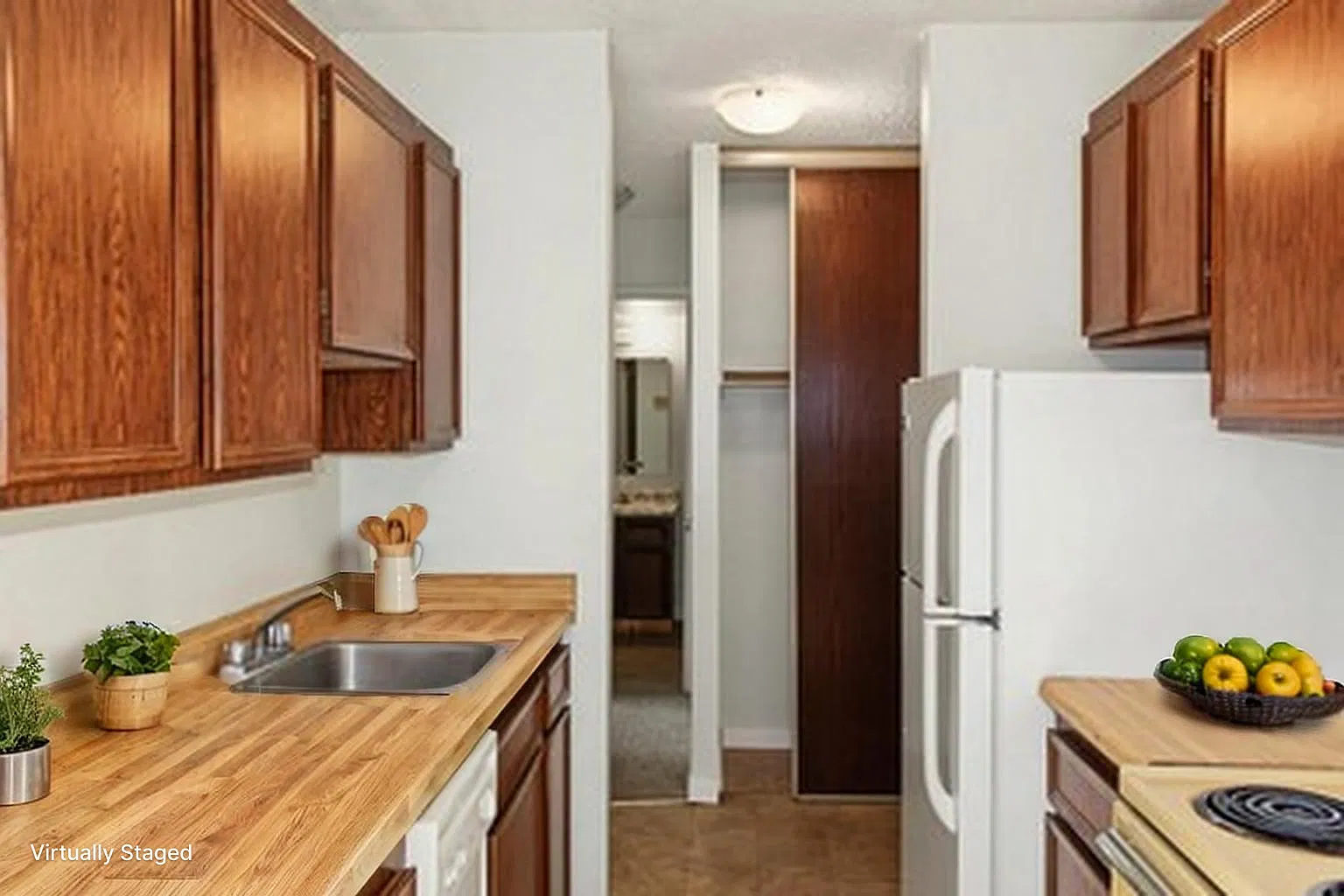 Mainstreet Mews Apartments — Photo 4