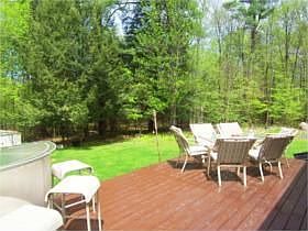 Great Deck and Yard!