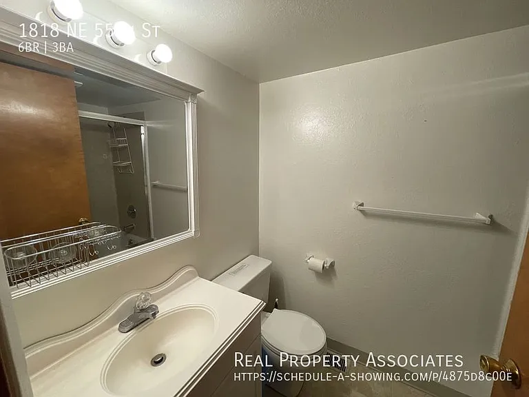 1818 NE 55th St — Photo 12