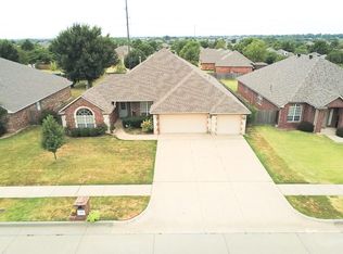 300 Ridge Lake Blvd, Norman, OK 73071