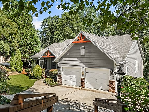 2nd image of 214 S Summit Dr