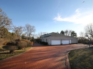 2456 Hedge Row, Northfield, IL 60093