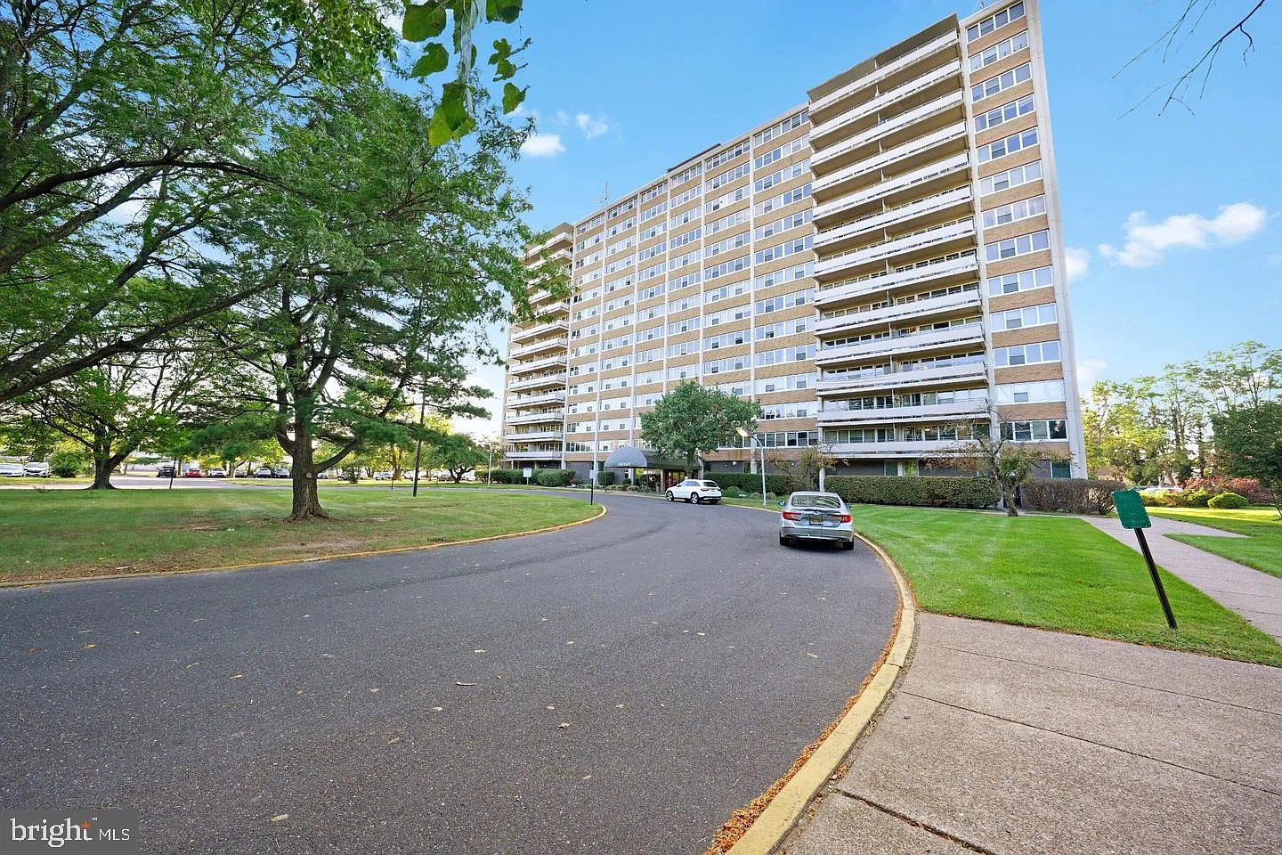 1 bed, 1.0 bath, 700 sqft, $1,650 — Photo 2