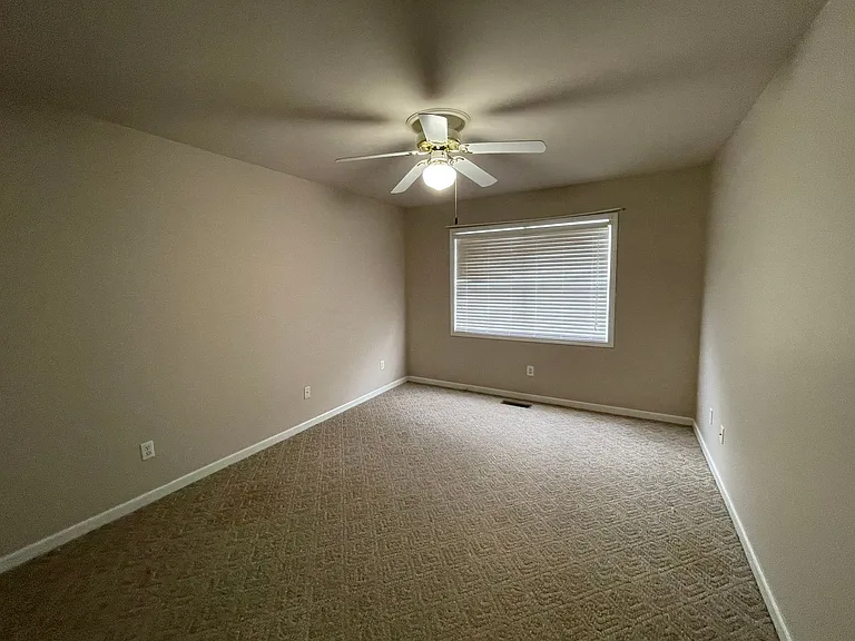112 Foxchase Ln — Photo 8