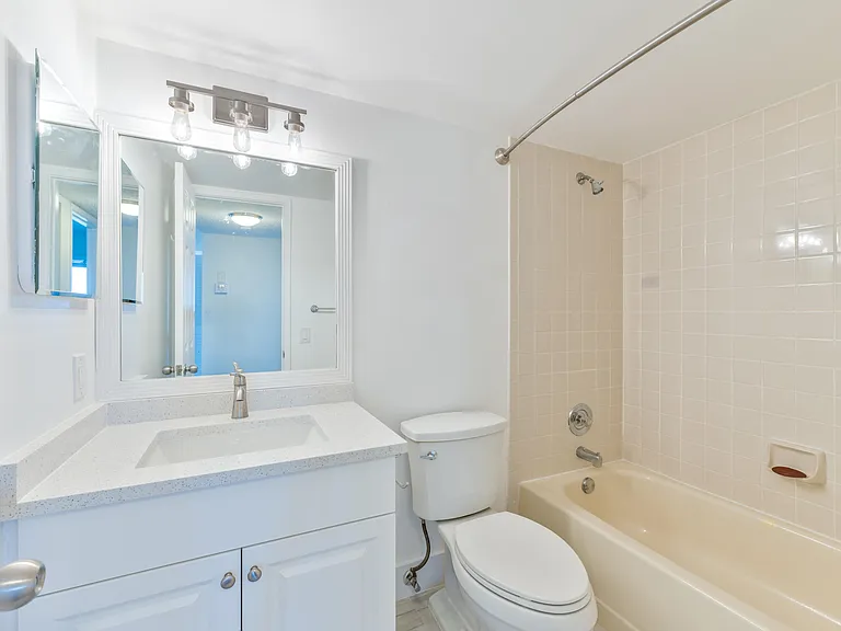 2226 N Cypress Bend Dr #308 — Photo 10