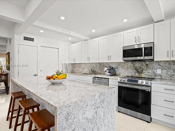 4th image of 19220 NE 25th Ave APT 274B