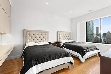 Rented by New York Casas Ltd.