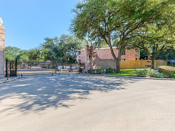 2nd image of 2255 Braeswood Park Dr APT 322