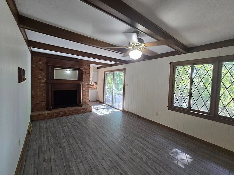 1194 Ingram Dr — Photo 7