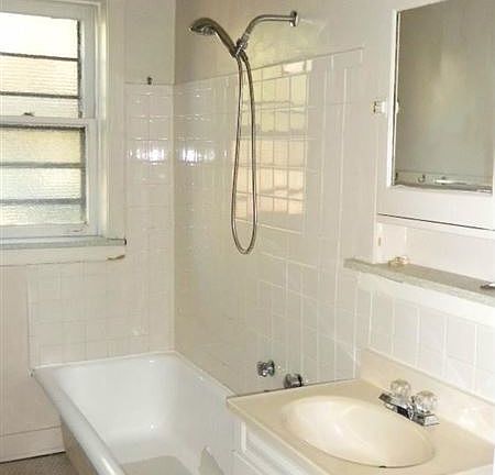 3rd image of 1135 Oak Ave APT 2E
