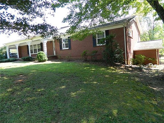 2nd image of 504 Pennell St NE