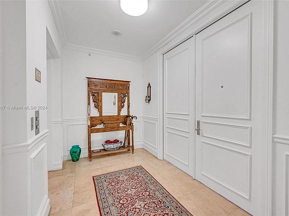 4th image of 20201 E Country Club Dr APT 604