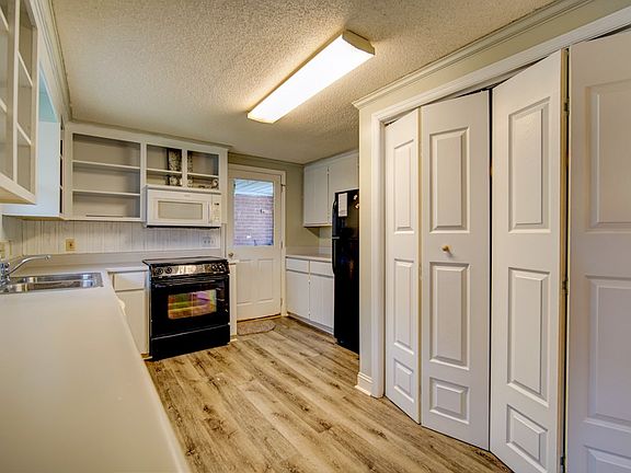 5th image of 476 Carolina Dr