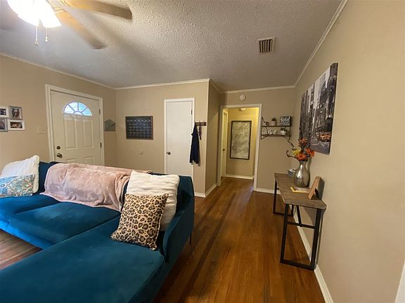 5th image of 307 W 41st St