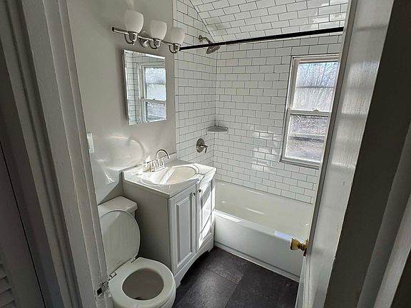 5th image of 9 Garden Ct #9
