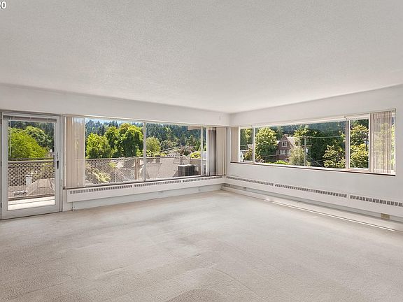 4th image of 2323 SW Park Pl Unit 701