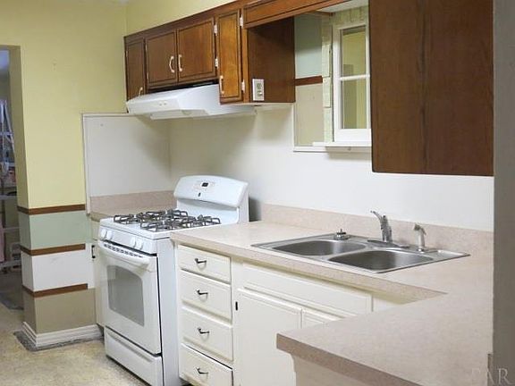 4th image of 1119 Vernon St