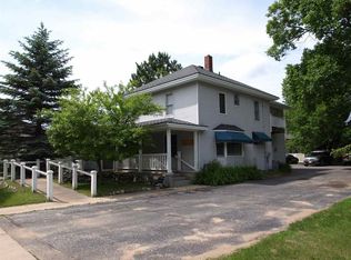 617 E Lake St, Harbor Springs, MI 49740