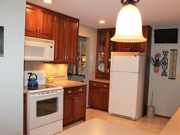 4th image of 2711 Parkway Ct