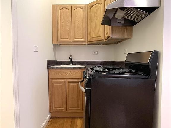 3rd image of 3121 29th St APT 1H