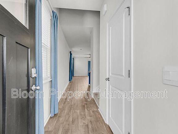 4th image of 828 Lilyford Ln
