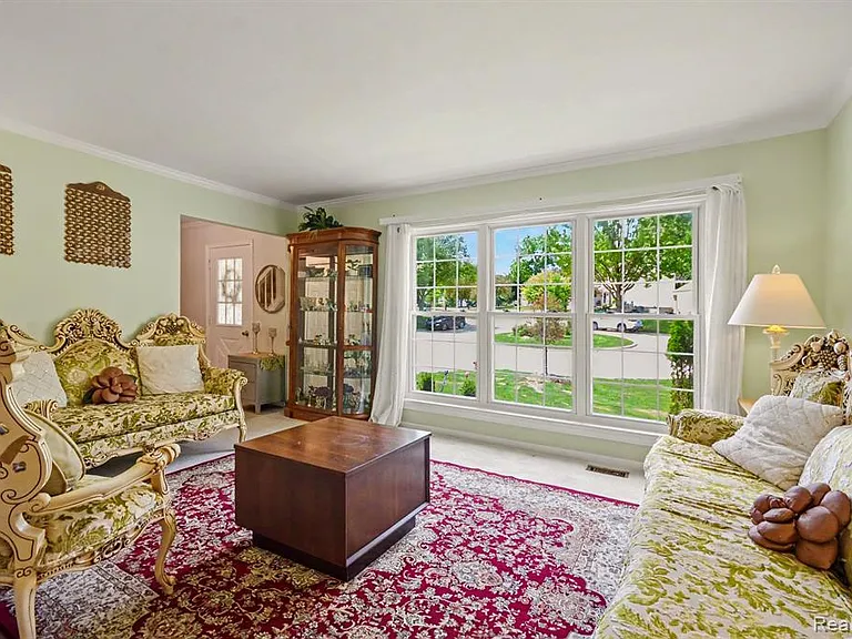 425 Thornridge Ct — Photo 15