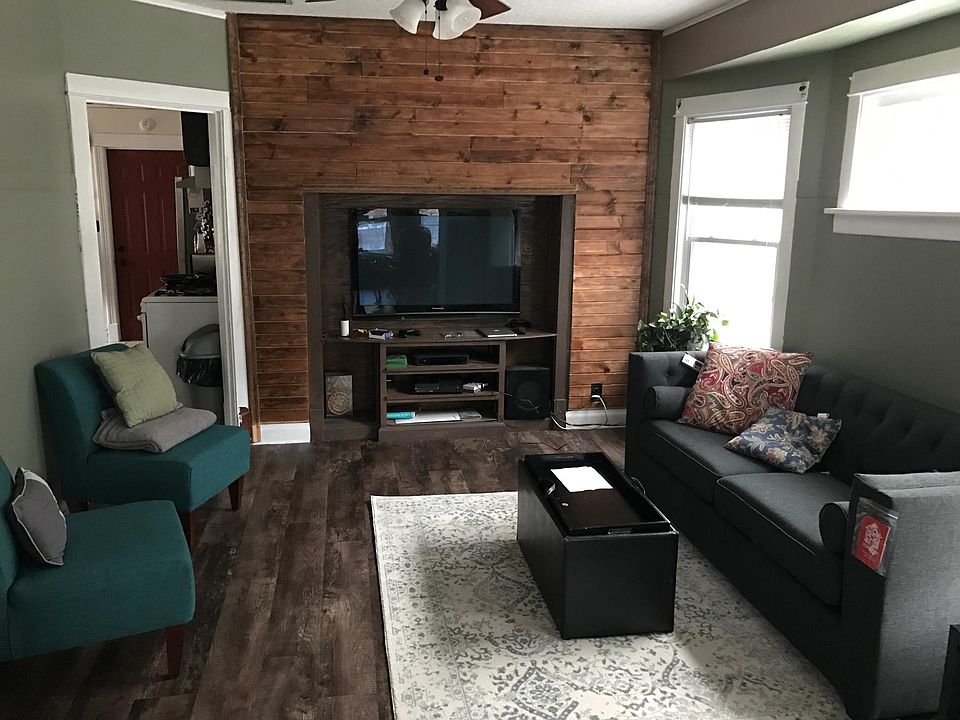 2nd image of 2521 N Neva Ave #2