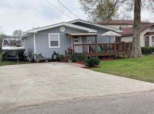 831 Chicago Ave, Nederland, TX 77627