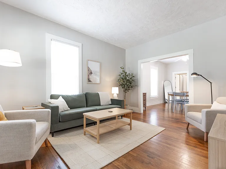 716 Coit Ave NE — Photo 2