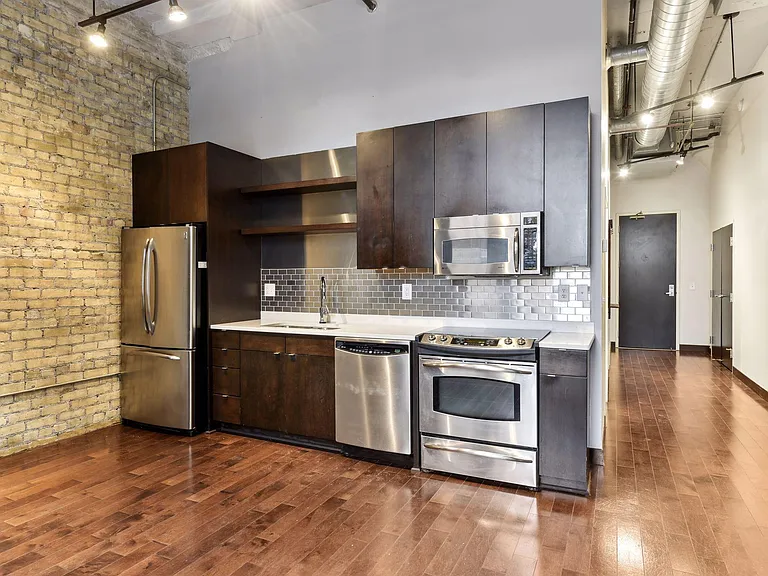 618 Washington Ave N #200 — Photo 10