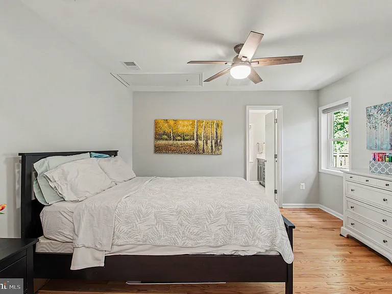 6417 Berkshire Dr — Photo 10