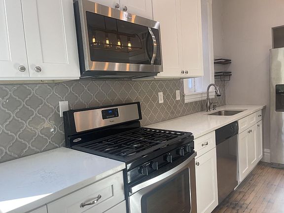 all appliances are stainless, gas stove also!