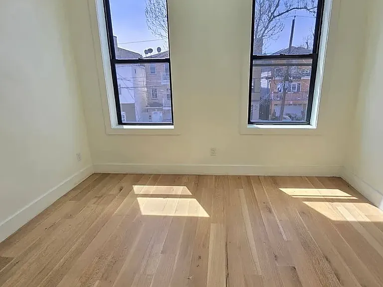 50 Grace St #3D — Photo 5