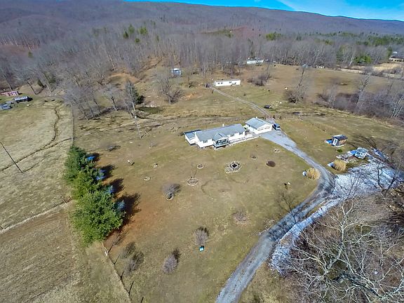 3rd image of 52 Briarwood Ln