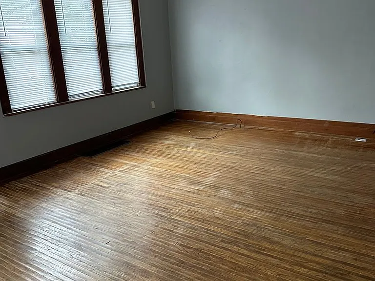 216 Pleasant St — Photo 3