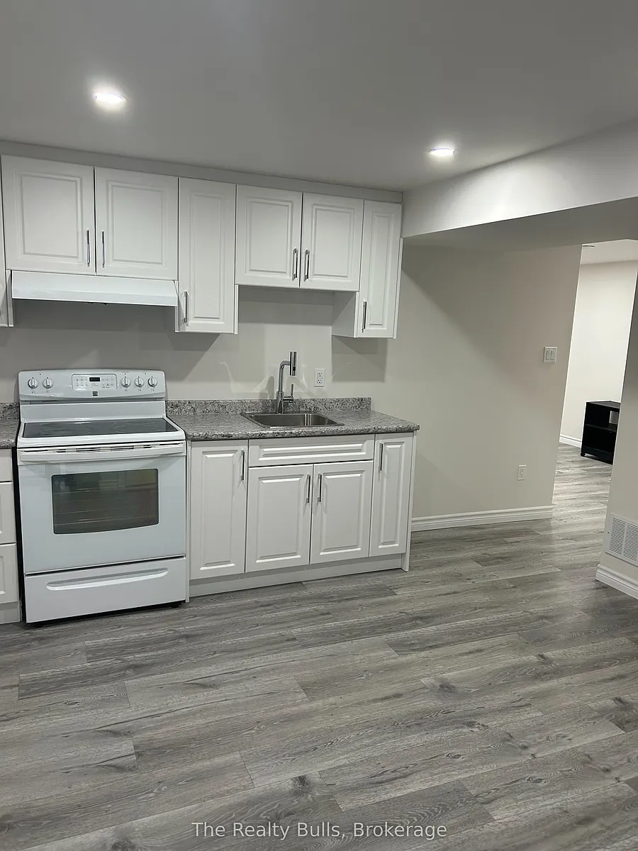 Building Photo - 62 Courtleigh Sq #BASEMENT