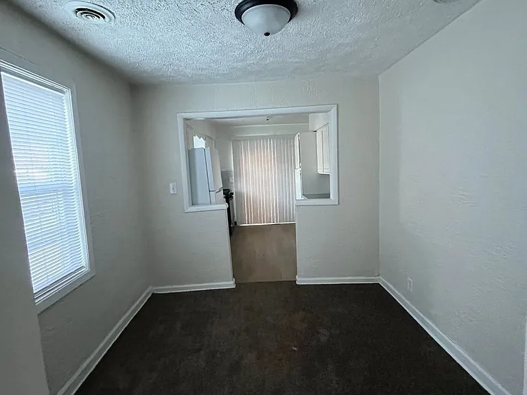 327 Pennsylvania Ave — Photo 11