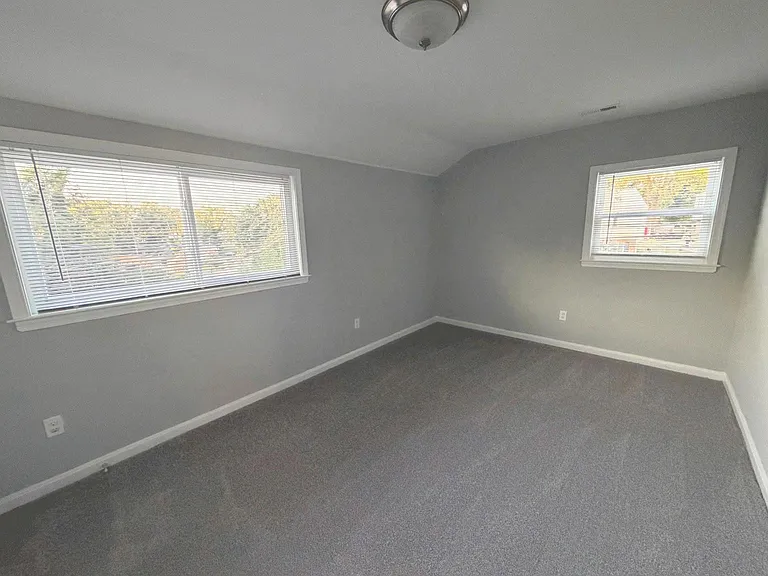 4631 Dowell Ln — Photo 5