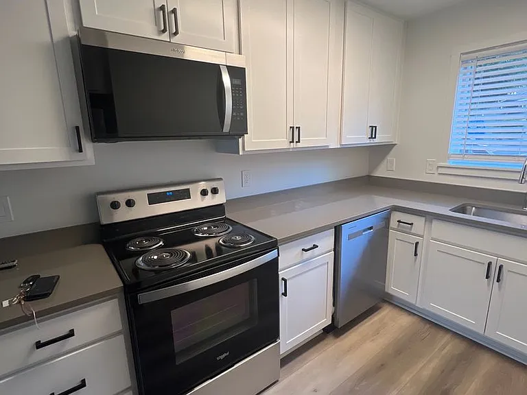 Newly Remodeled Kennedy Park Apartments! — Photo 14