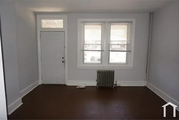 3 bed, 1170 sqft, $2,043 — Photo 2