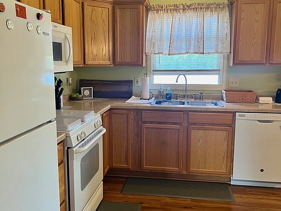 5th image of 1379 Truman Dr