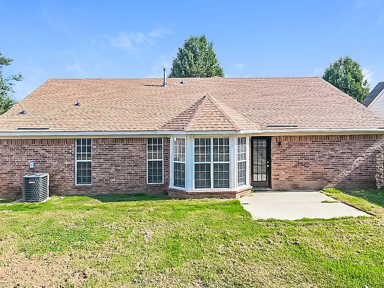 1883 Crescent Ln — Photo 16