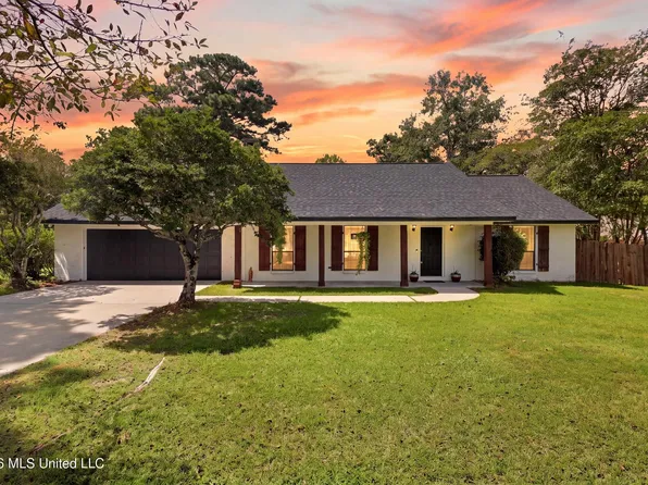 5428 Diamondhead Dr E, Diamondhead, MS 39525
