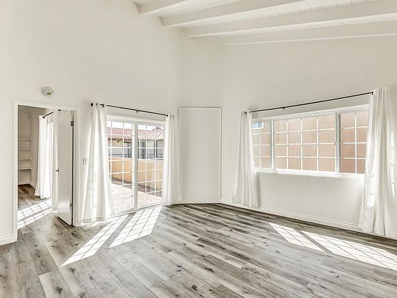 4th image of 2119 Dufour Ave