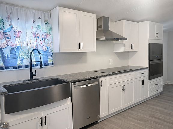 3rd image of 215 Malcom Ln