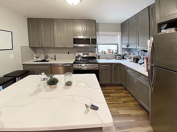 2nd image of 2520 48th St #20