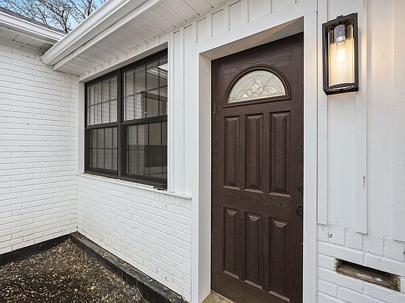 3rd image of 604 Lowell Dr