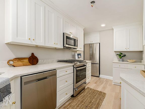 kitchen , all new appliances, cabinets, flooring