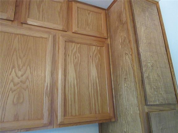 4th image of 602 Pin Oak Dr
